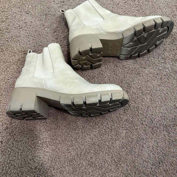 Madden Girl Boots‎ - Picture 1 of 4